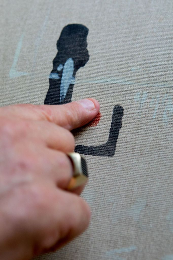 apposizione di impronta di sangue sul quadro