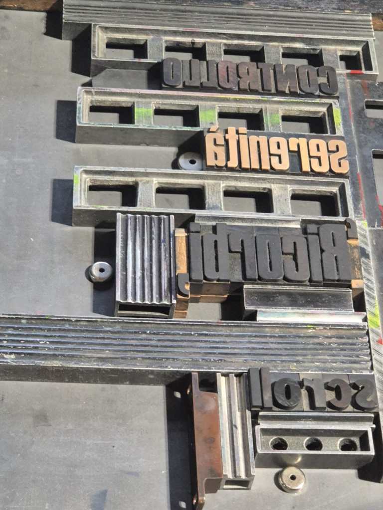 i caratteri mobili incastonati nei metalli di supporto