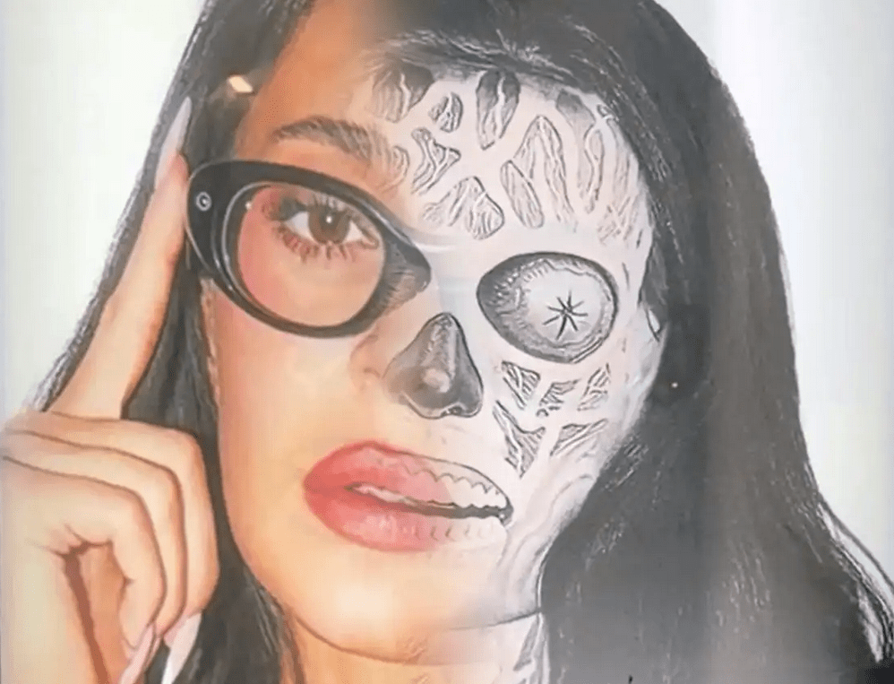 un defacement di una foto di una ragazza con occhiali smart rivela l'attitudine a spiare il prossimo mettendo in evidenza un metà vlto inquietante