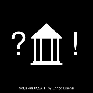 un punto esclamativo davanti a un museo seguito da un punto esclamativo sta a significare l'efficacia delle soluzioni XS2ARTS realizzate da Enrico Bisenzi